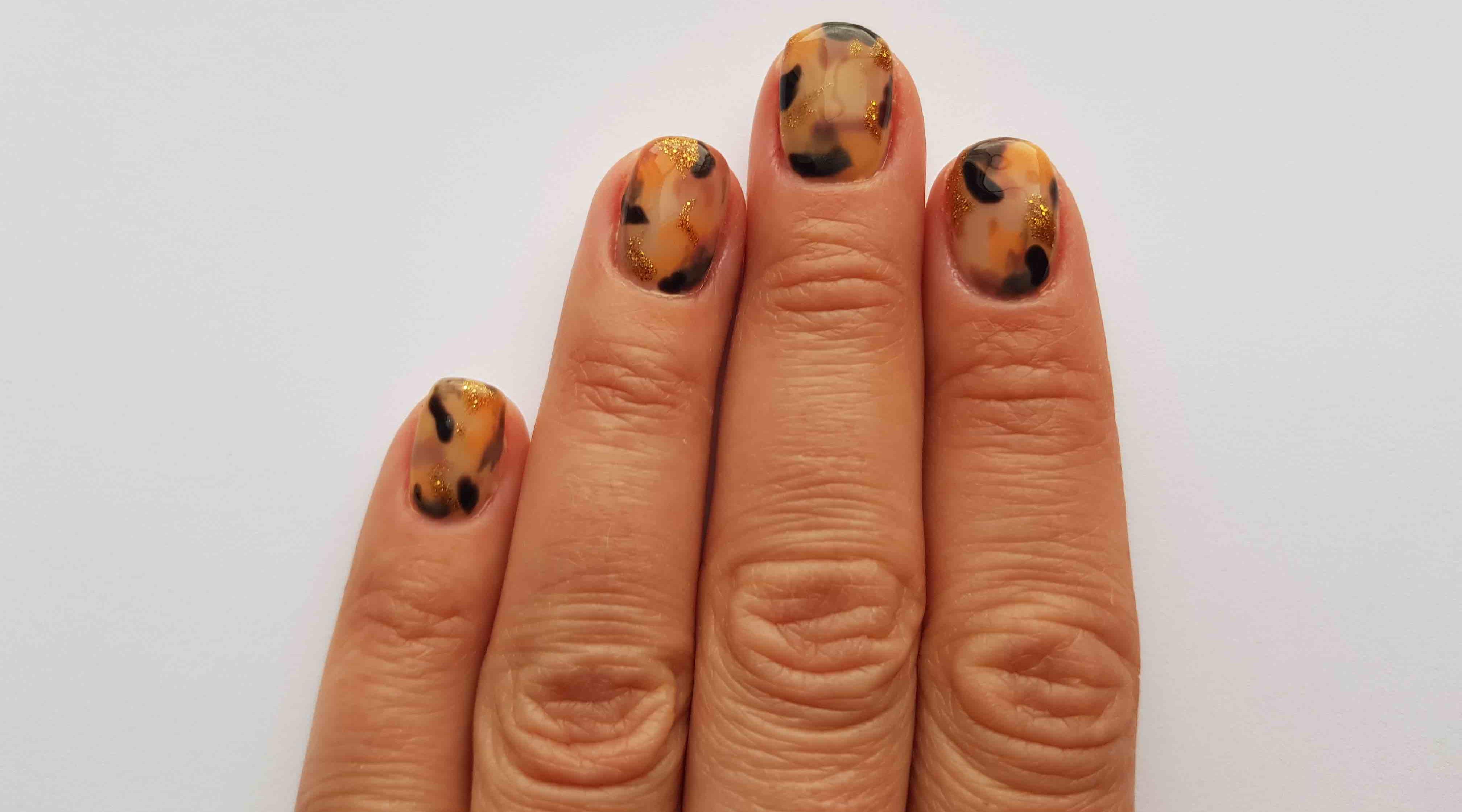 Tutorial: tortoiseshell nail art [step by step]
