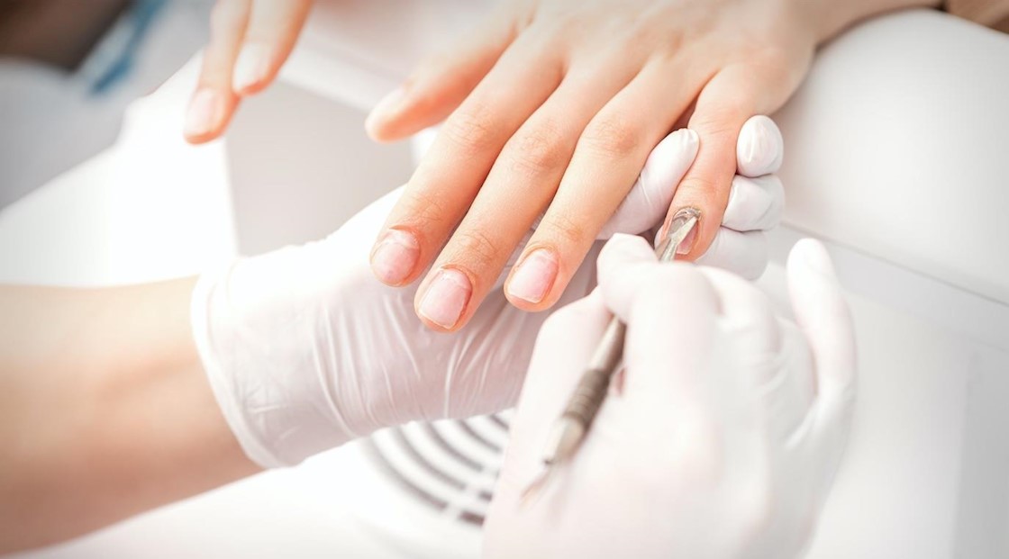 How to prepare nails for a manicure