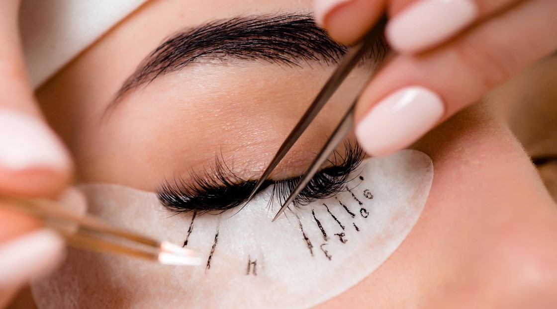 Eyelash Extension Glue and Humidity: A Complete Guideline