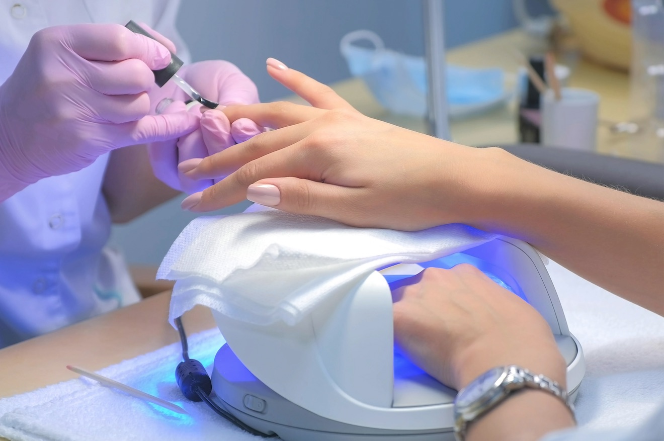 UV nail dryers used in gel manicures may increase risk of skin cancer,  scientists warn | The US Sun